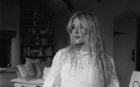 Ellie Goulding has been linked with Ed Sheeran.